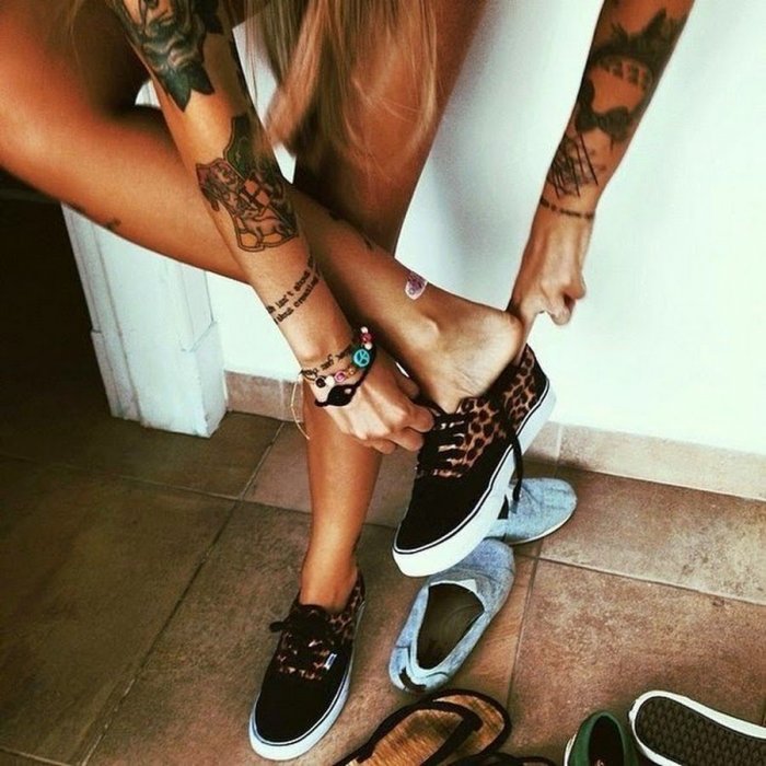 Тату на руке для девушек