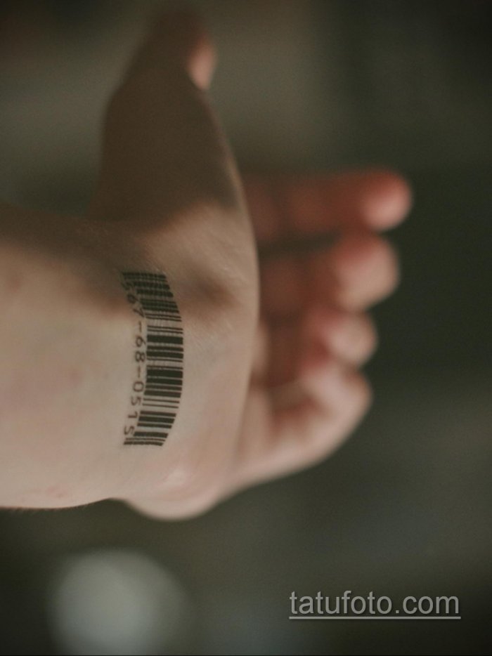 Мужзкиетату на запястье