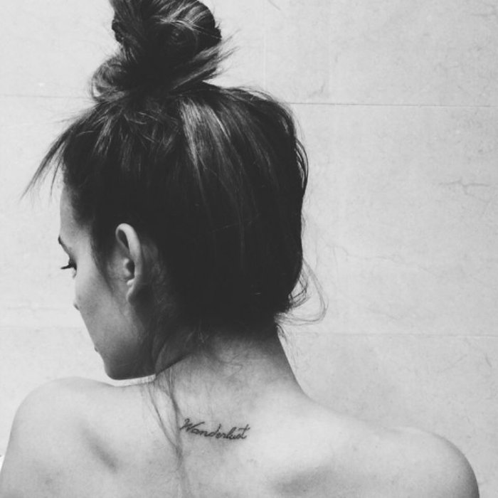 Тату на шее для девушек