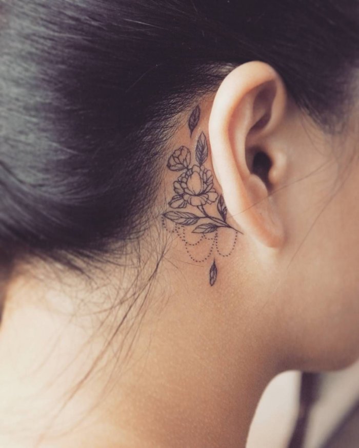 Тату на шее для девушек