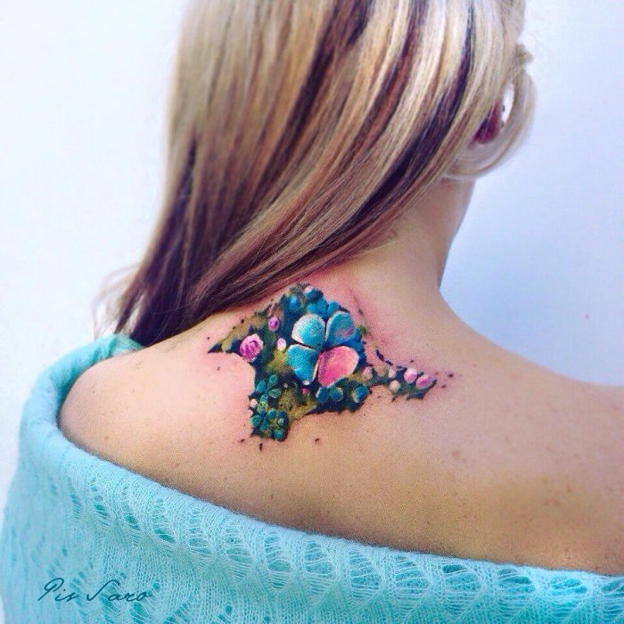 Маленькие тату на шее