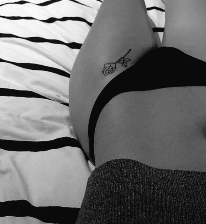 Тату на ребрах