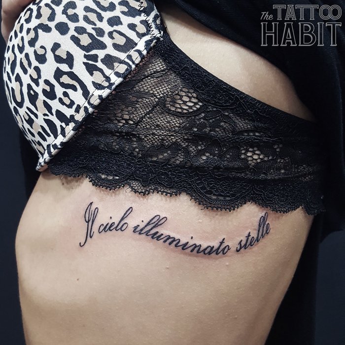 Тату под ребром у девушек