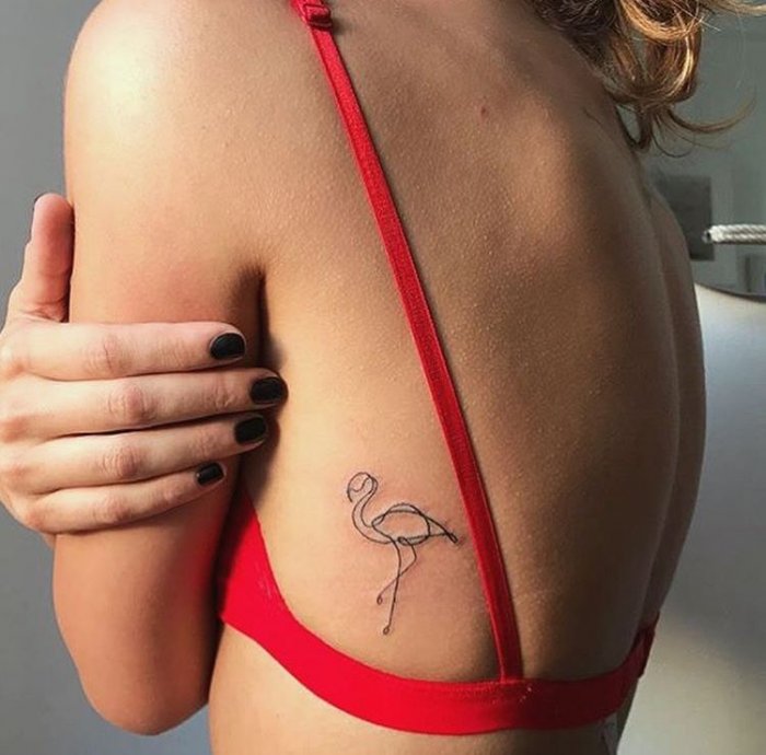 Тату на ребрах у девушек маленькие