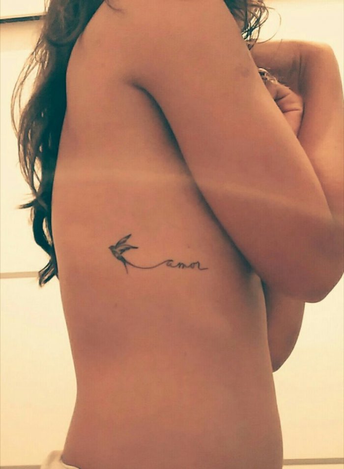 Красивые женские тату на ребрах