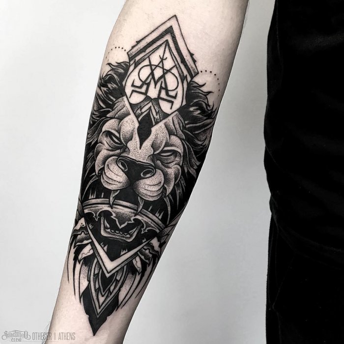 Тату на предплечье черно белые