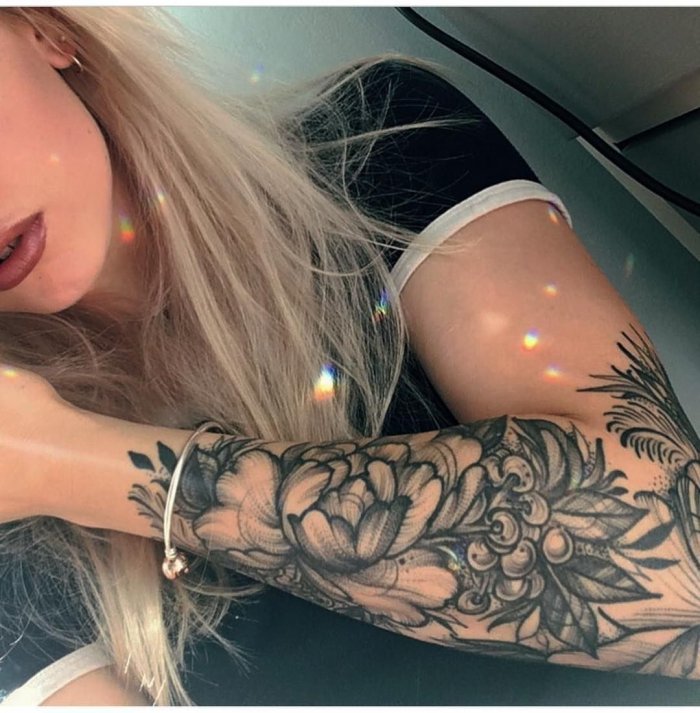 Тату на руке для девушек