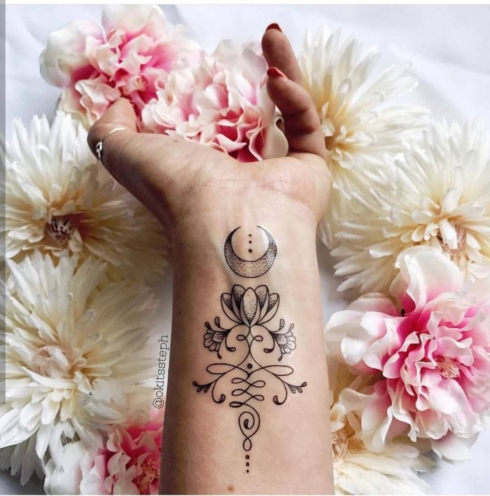 Красивые тату на запястье для девушек