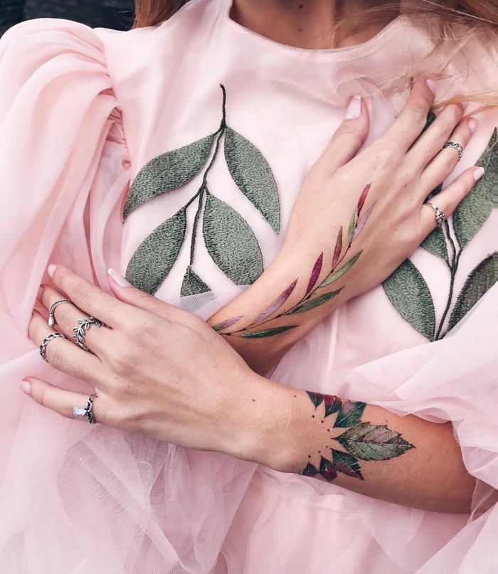 Тату на руке для девушек