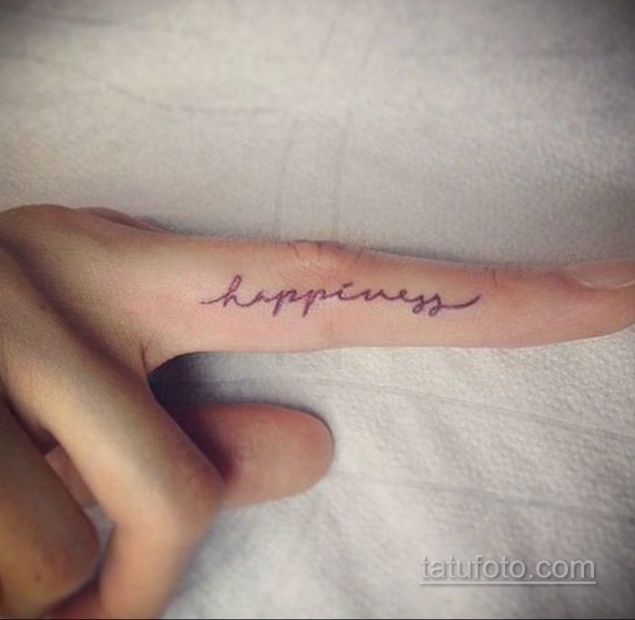Тату на руке для девушек надписи