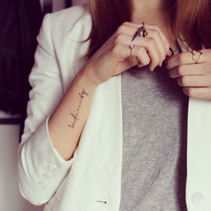 Тату на руке женские надписи