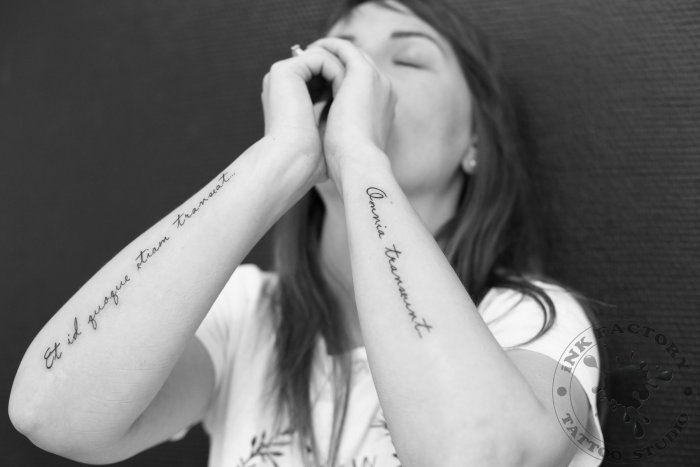 Тату на предплечье для девушек надписи
