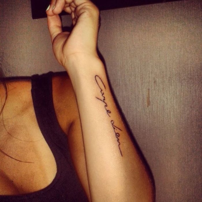 Тату надписи на руке