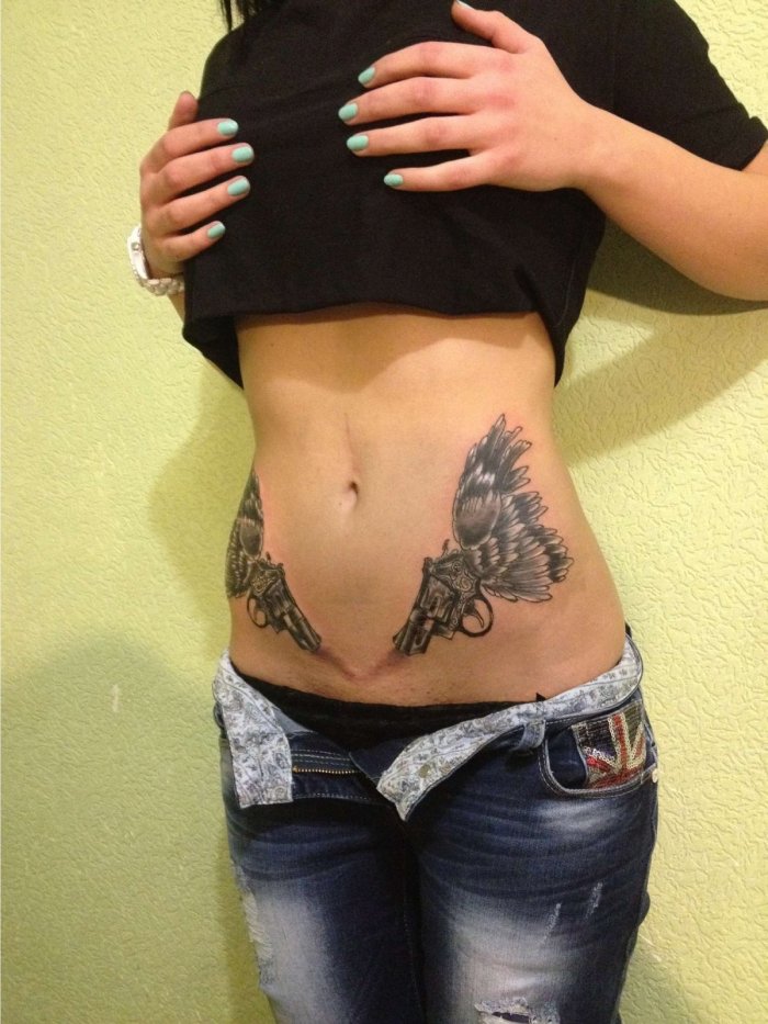 Тату на животе