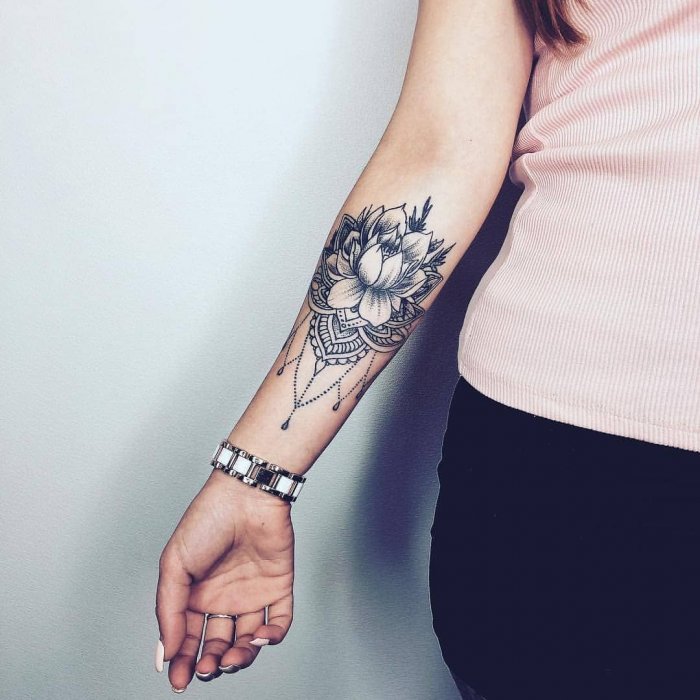 Тату хной на руке для девушек