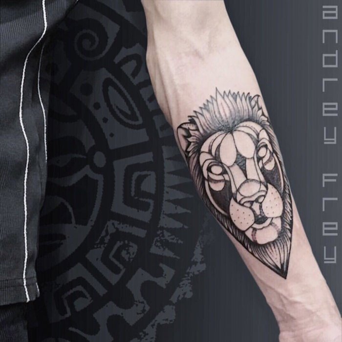 Тату на предплечье мужские черно белые