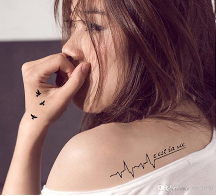 Тату на запястье