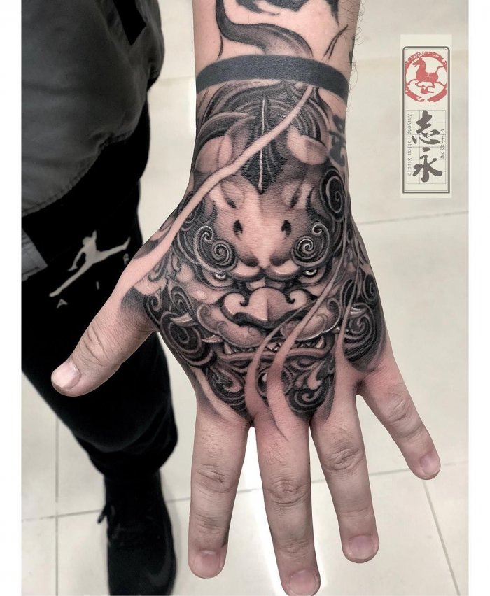 Тату на кисти