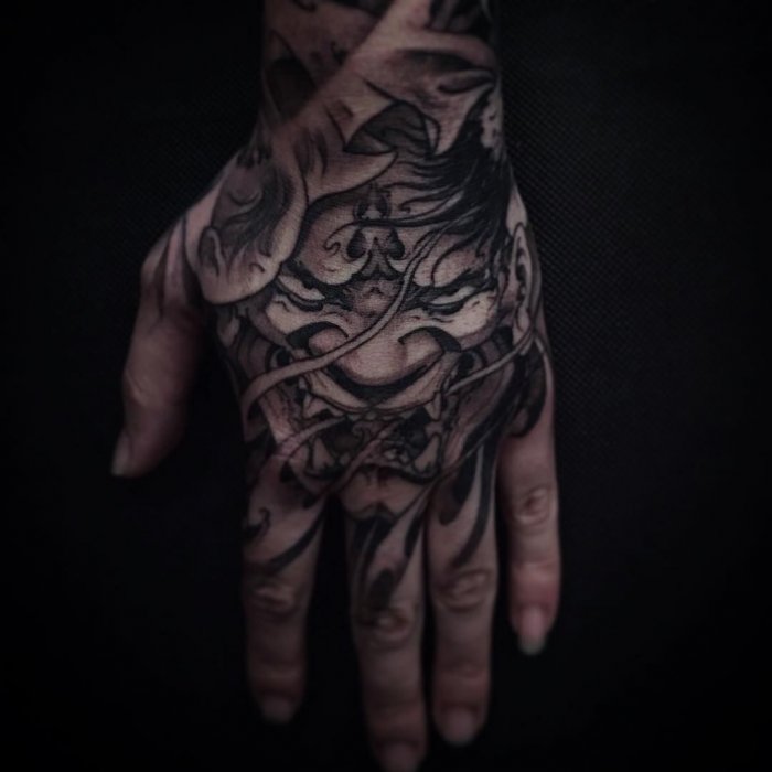 Тату на кисти мужские