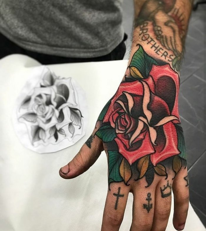 Тату на кисти руки