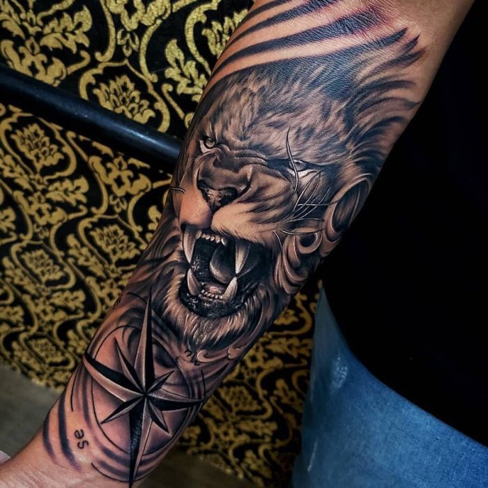 Тату нож на предплечье