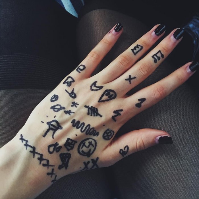 Маленькие тату ручкой на руке