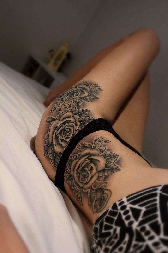 Тату цветы на бедре