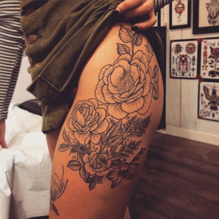 Самые красивые тату на бедре