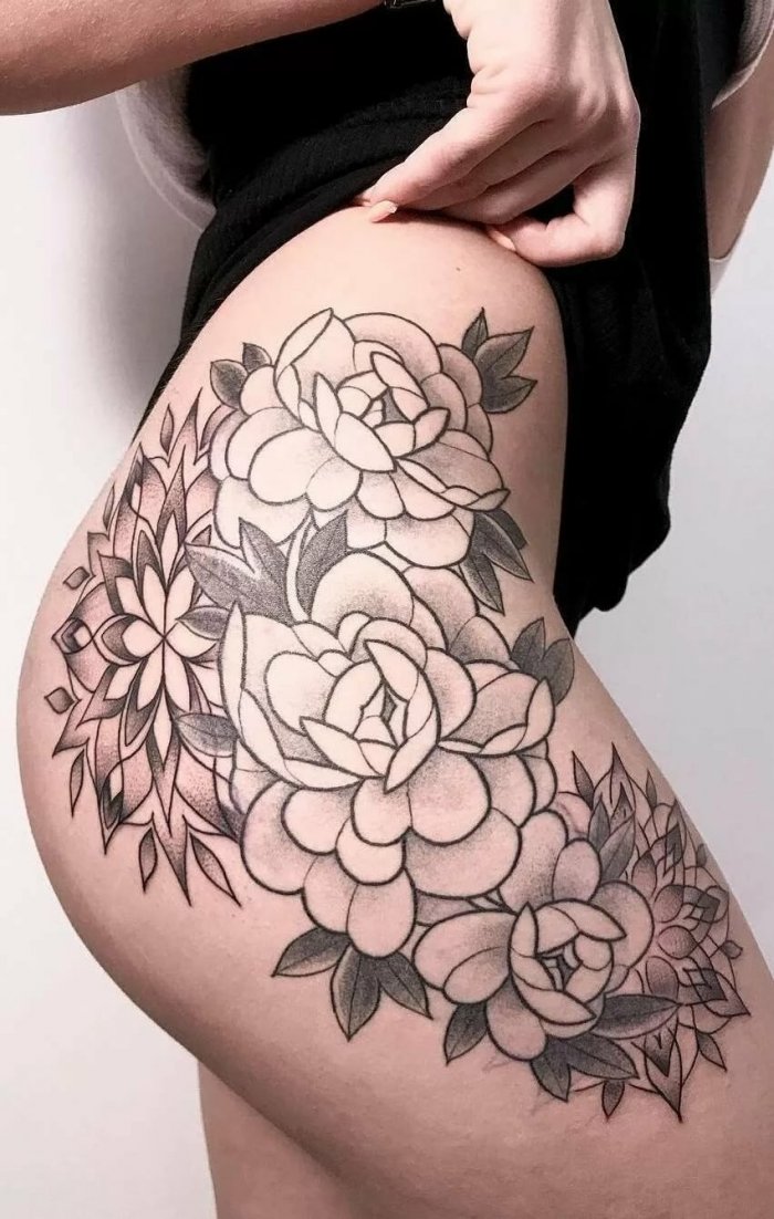 Тату на бедре для девушек