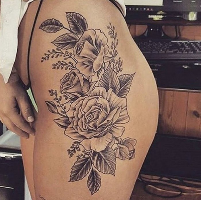 Большие тату на бедре