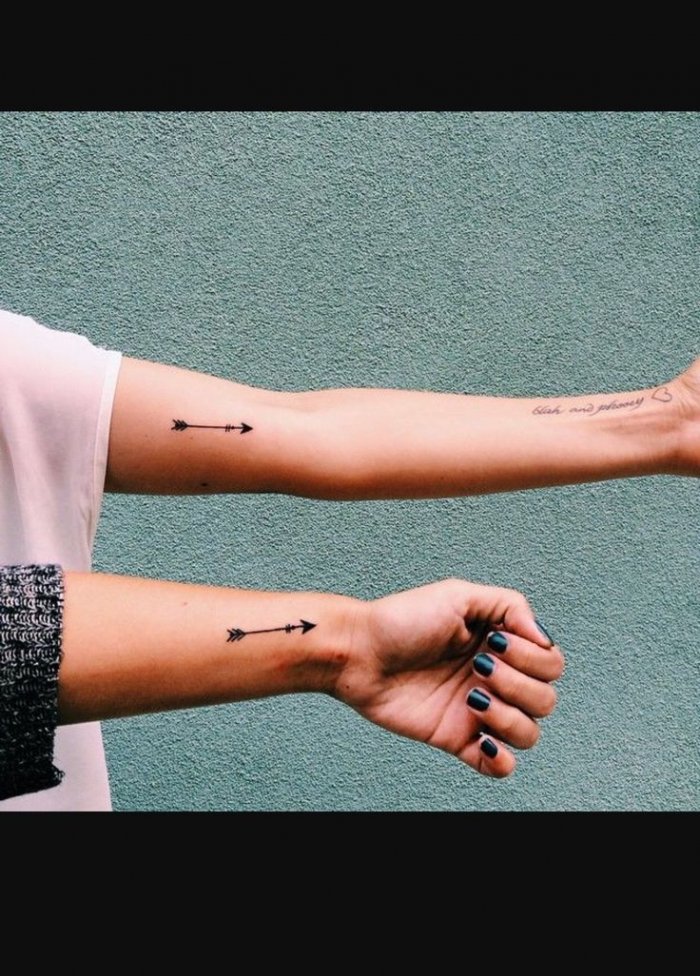 Тату на руке для девушек маленькие