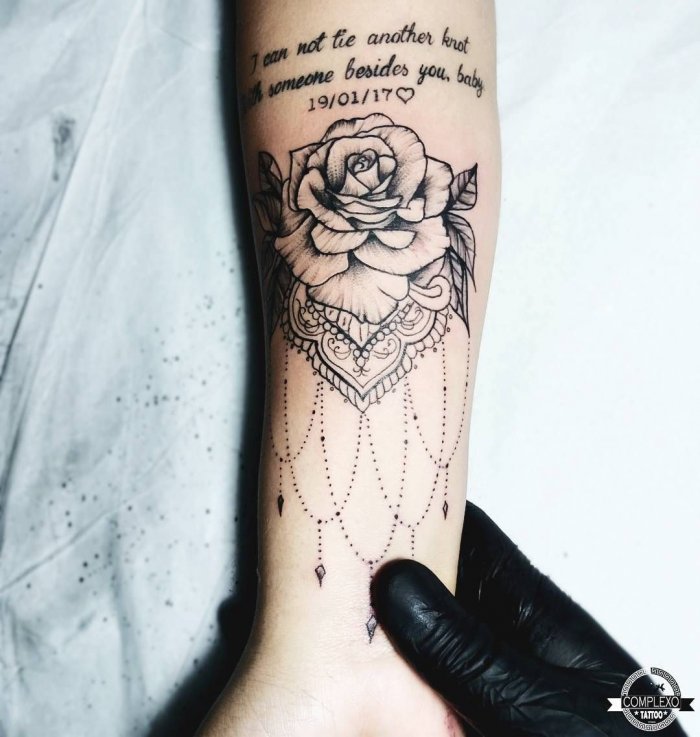 Красивые тату на запястье для девушек
