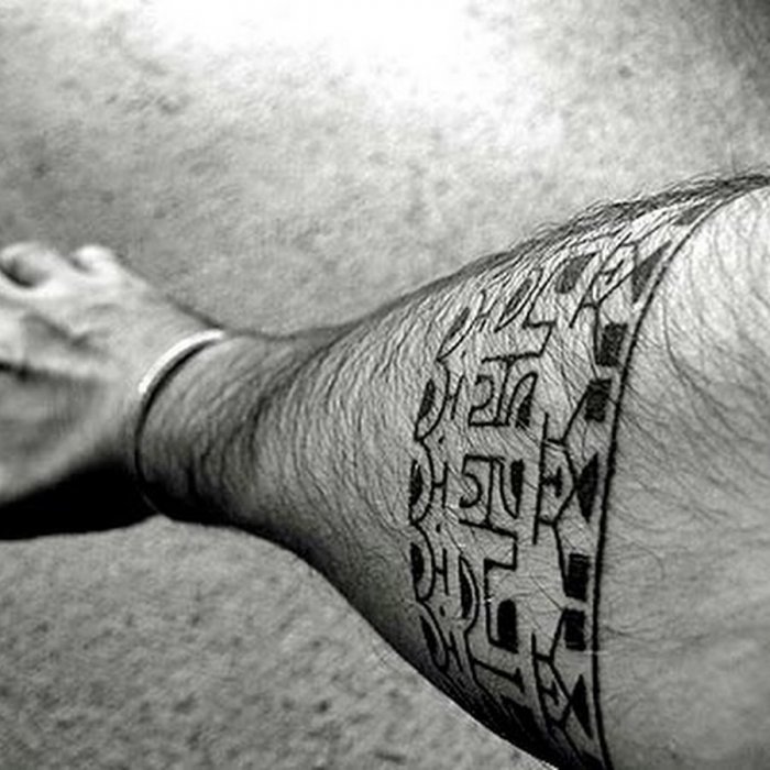 Тату на кисти мужские небольшие