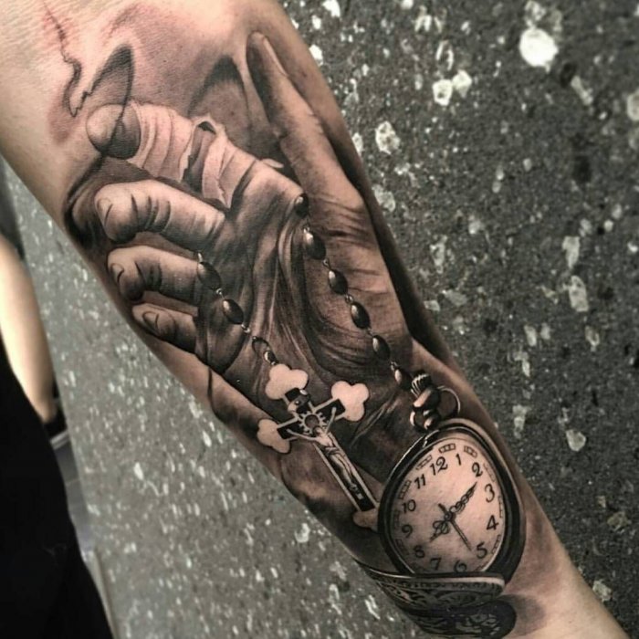 Тату на грудине мужские небольшие