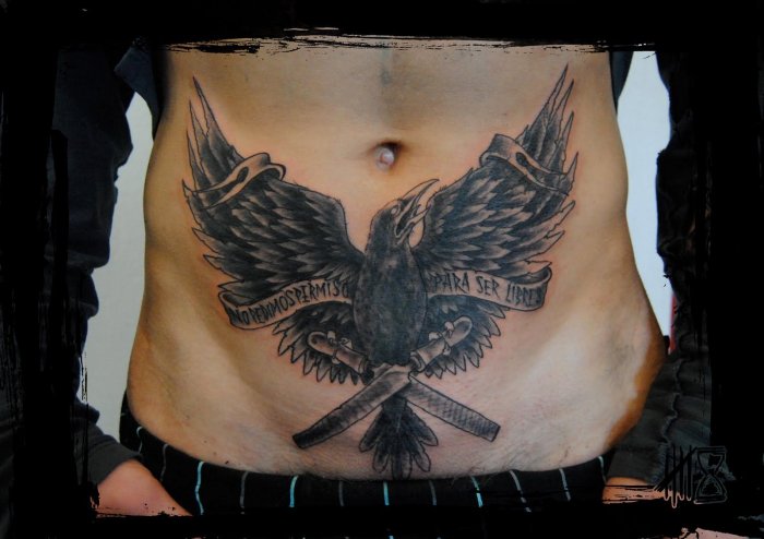 Тату на живот для мужчин