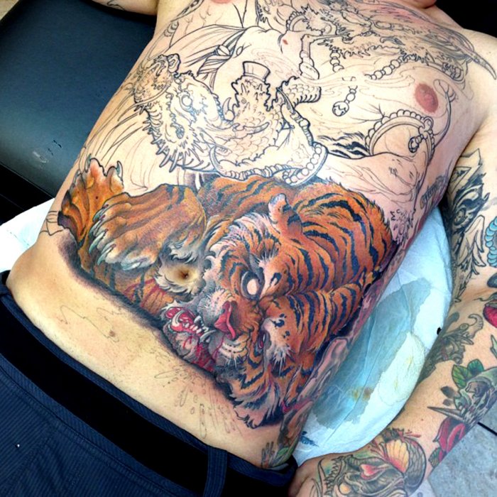 Tattoo на животе мужские