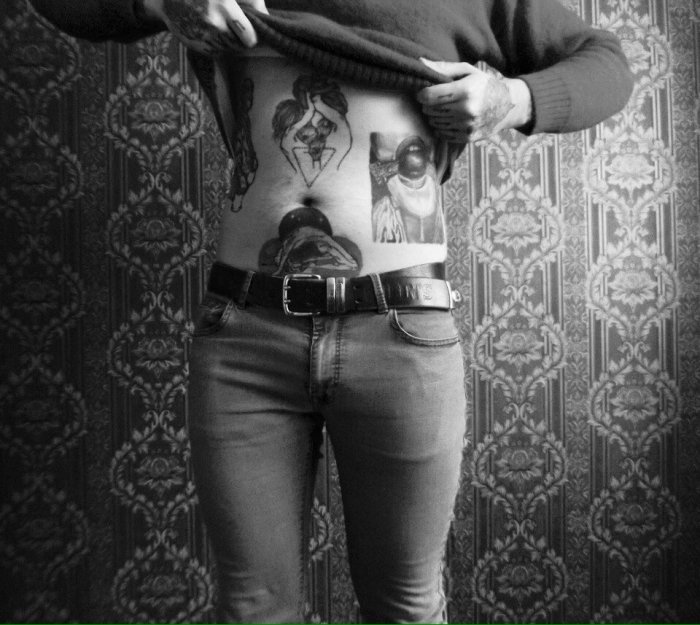 Наколки на животе мужские