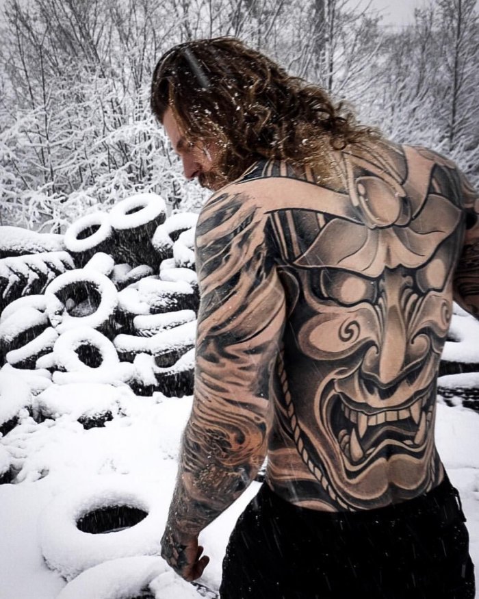 Красивые мужские тату на животе