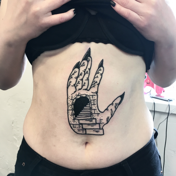 Наколка на пузе