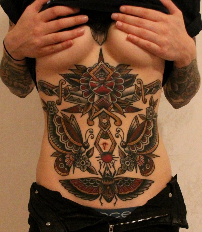 Татуировка на животе у мужчин