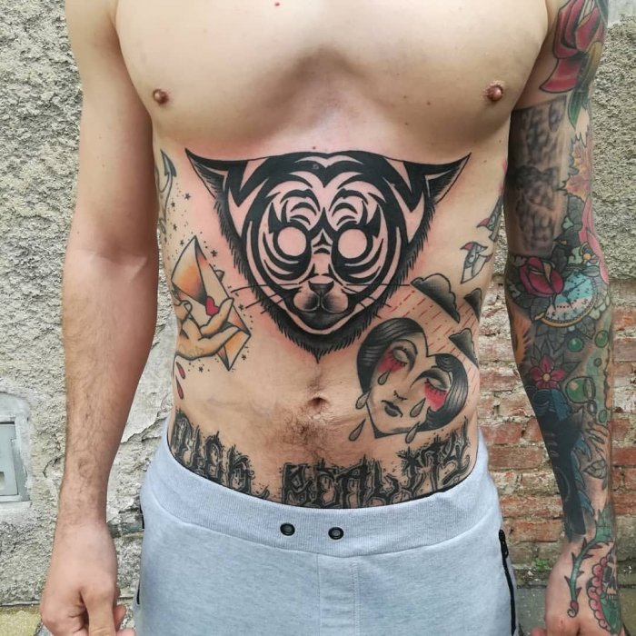 Татухи на животе мужские