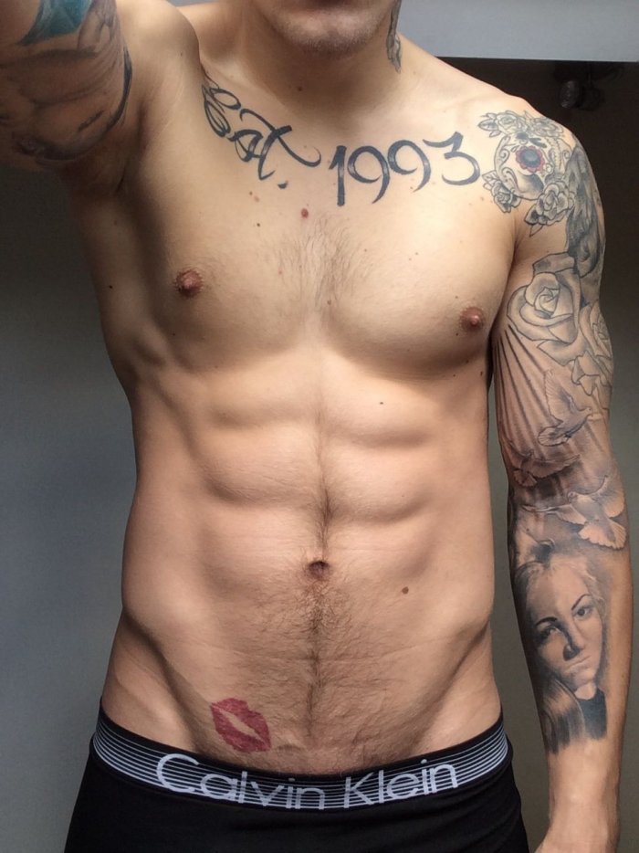 Татуировки на животе мужские