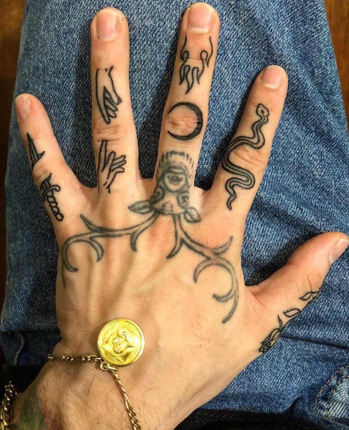 Тату на пальцах рук для мужчин