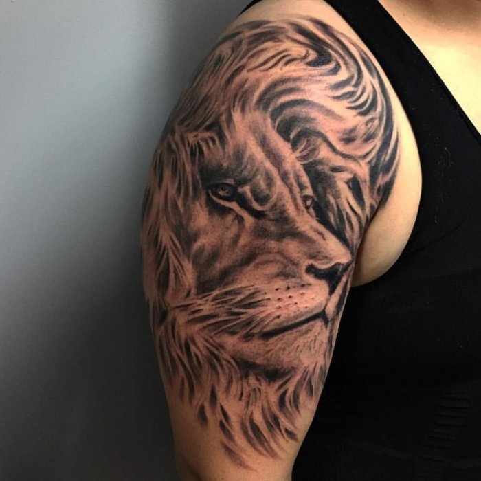 Тату на плече мужские