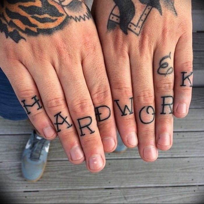Тату на пальцах