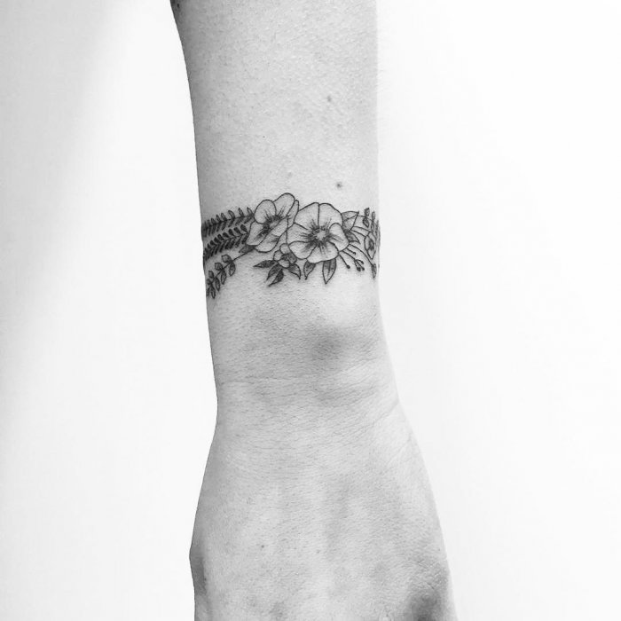 Маленькие тату для девушек эскизы