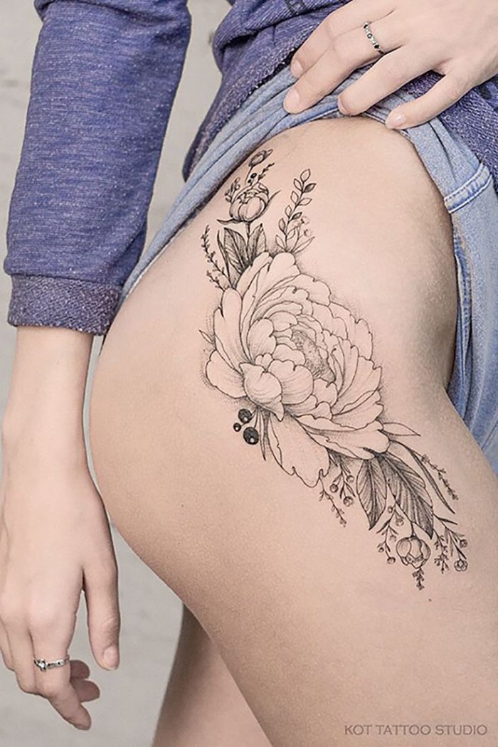 Тату на бедре для девушек