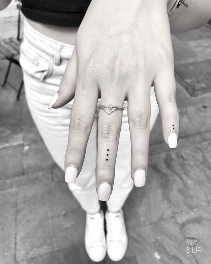 Татуировка натаальцах