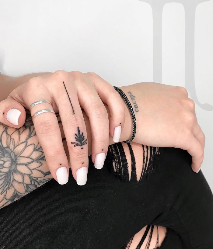 Красивые тату на пальцах для девушек