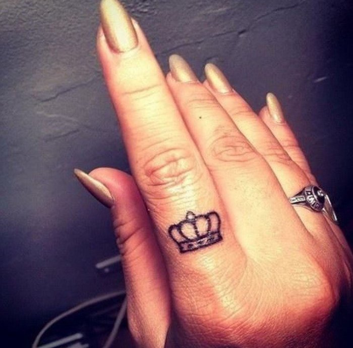 Женские Татуировки на пальцах рук